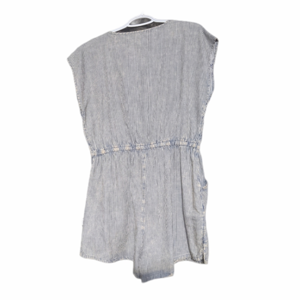 ❄️ NWT -RVCA Romper - Picture 2 of 5